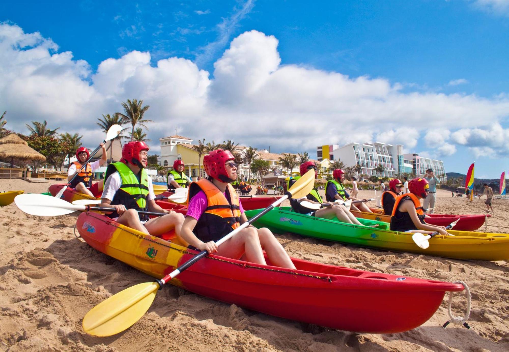 Chateau Beach Resort Кендин Екстериор снимка Kayaking in Benalmadena, Spain